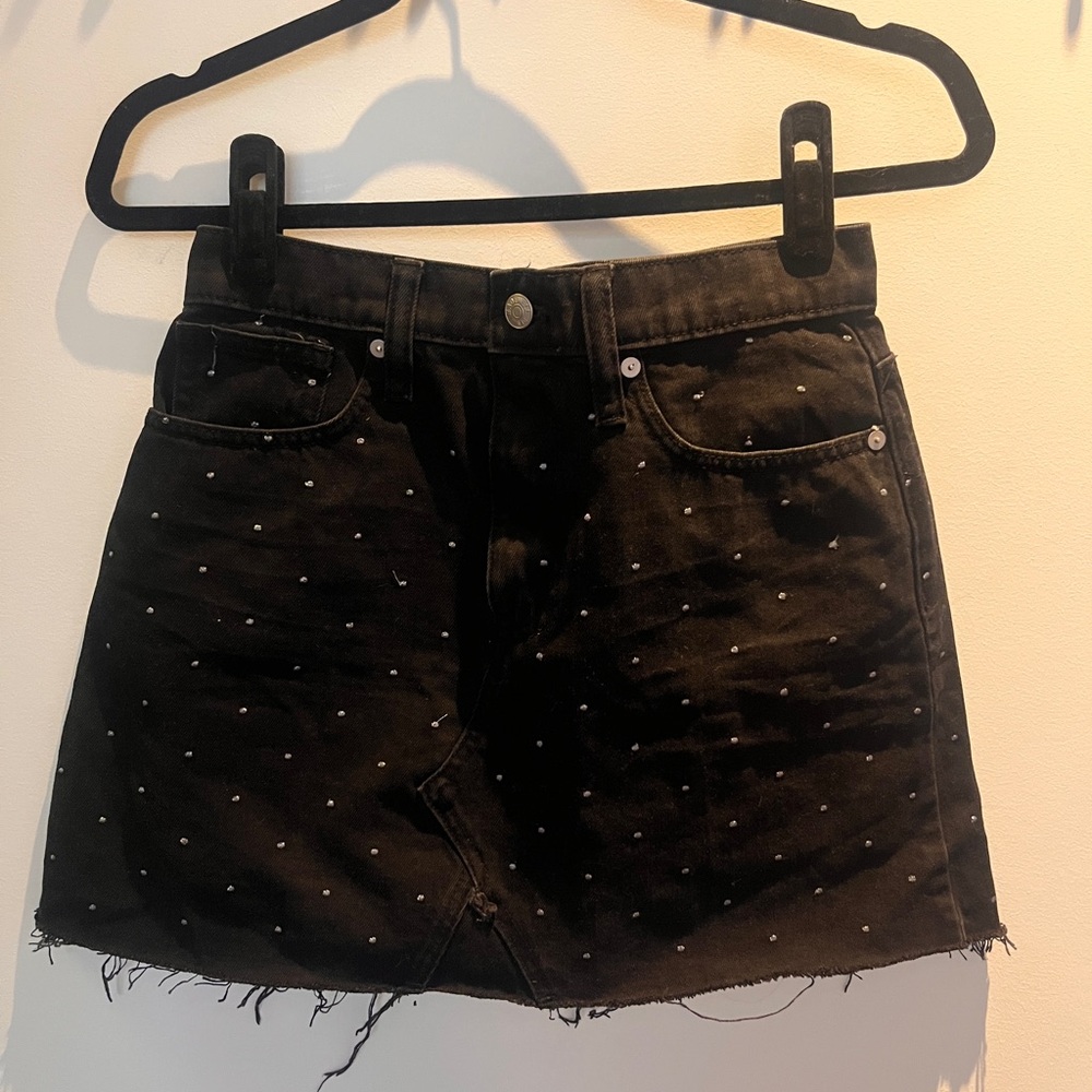 Madewell Black Denim skirt
Size 26